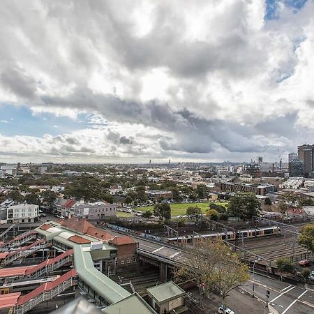 Redfern One Bedroom Apartment With Views Sydney Exterior photo