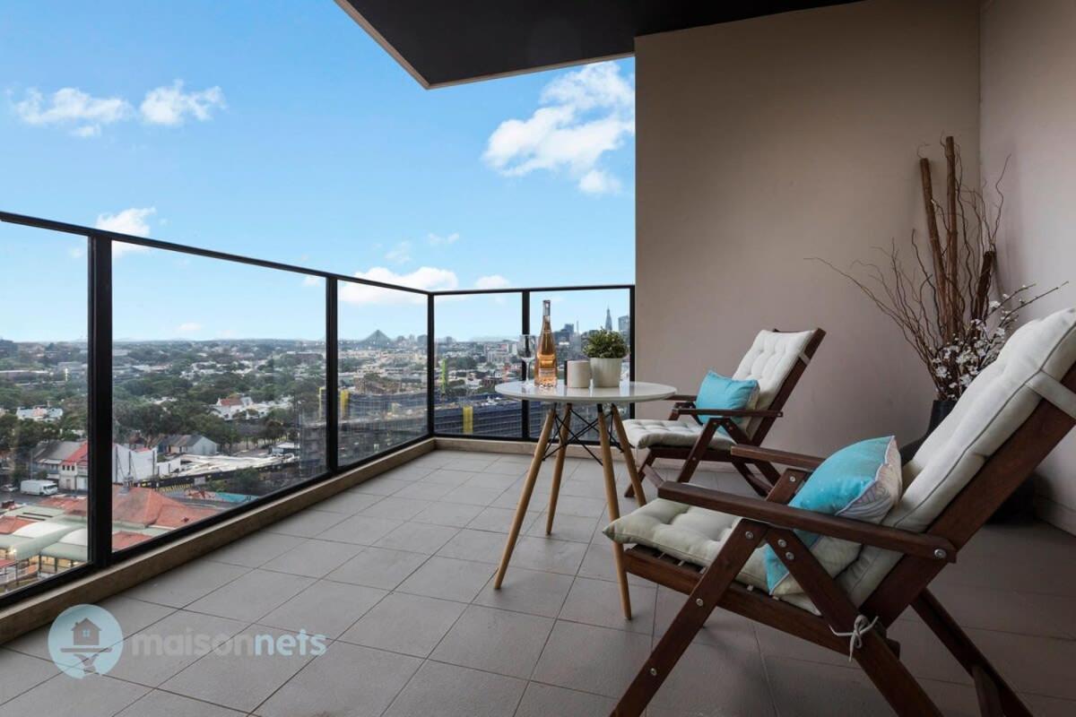 Redfern One Bedroom Apartment With Views Sydney Exterior photo