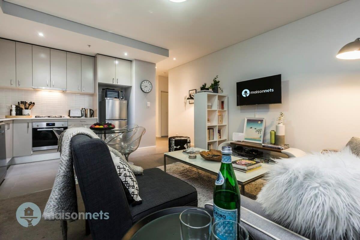 Redfern One Bedroom Apartment With Views Sydney Exterior photo